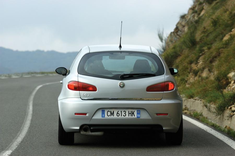 Alfa Romeo 147 3-Door (937A) 2004 года  (фото 3 из 48)